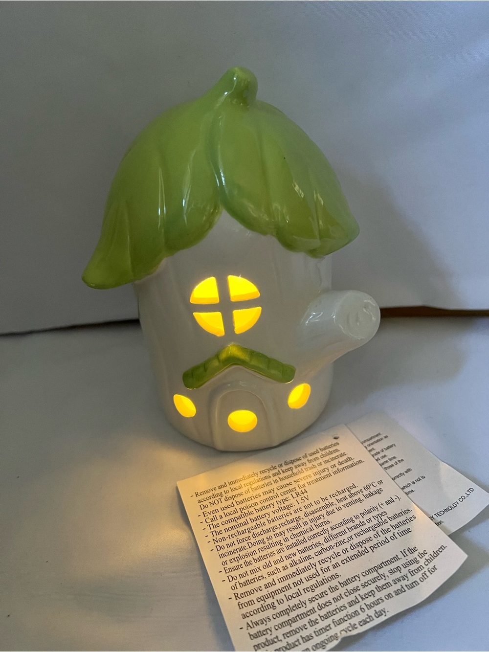 Spritz Ceramic Leaf-Top Night Light in Light Green and White
